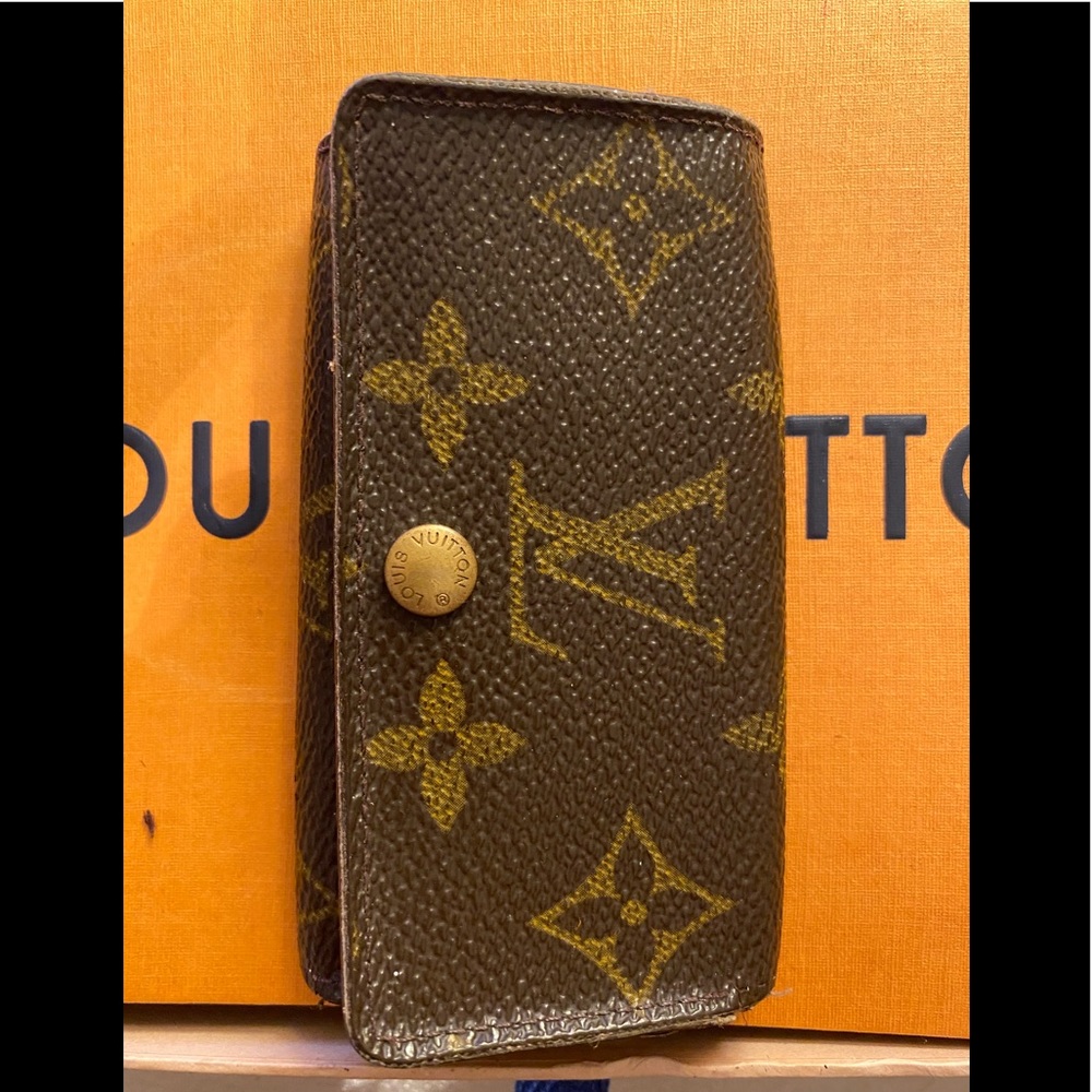 Louis Vuitton 4 key ring
